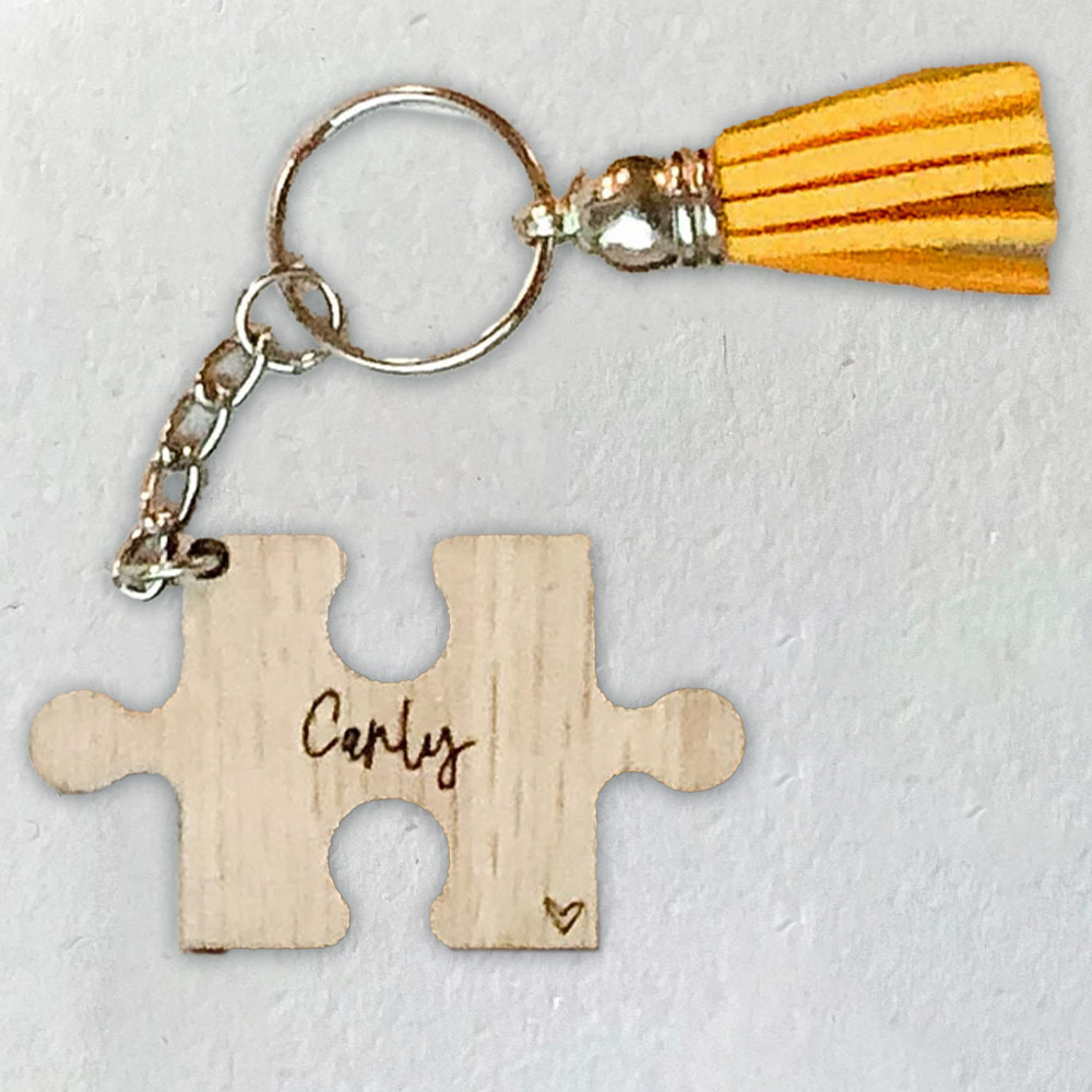 سلسلة مفاتيح مخصصة - اسم شخصي  - مراجعة Personalized Engraved Gift وسعره